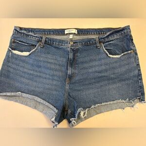 (NWOT) Abercrombie & Fitch Curve Love High-Rise 4” Mom Shorts | Size 36 / 22
